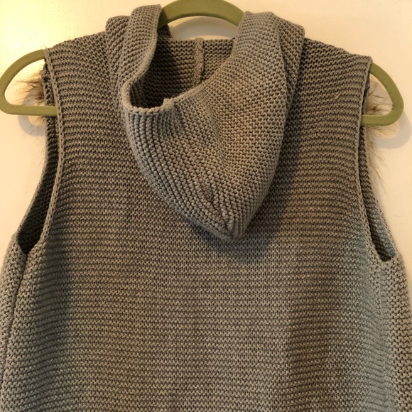 Faux Fur Sweater Vest! - Picture 4 of 4